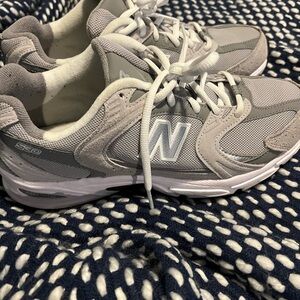 New Balance men’s unisex Gray and White Sneakers